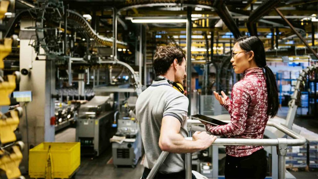 Manufacturing digital innovation for the frontline. Employees using Microsoft Cloud for Manufacturing.