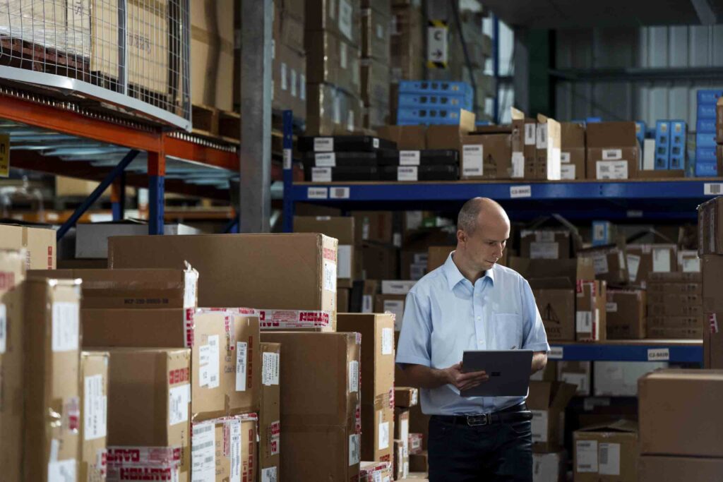 Employee in warehouse using a multi-carrier shipping solution